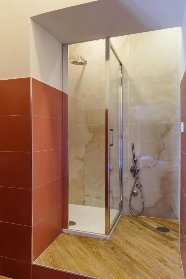 Domus Angioina 3*